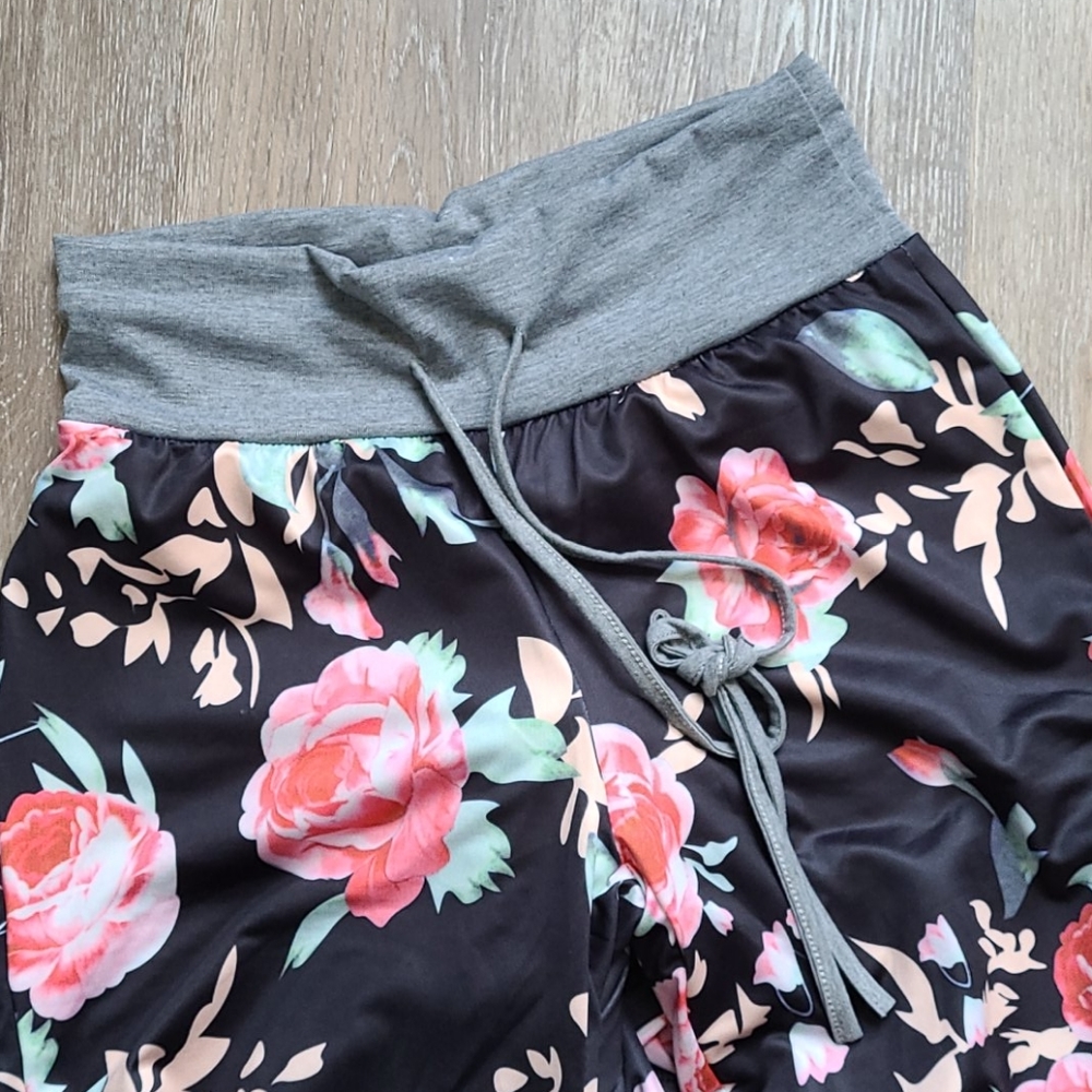 Wide Leg Floral Lounge Pants, 2 Pair size Small - Picture 5 of 6